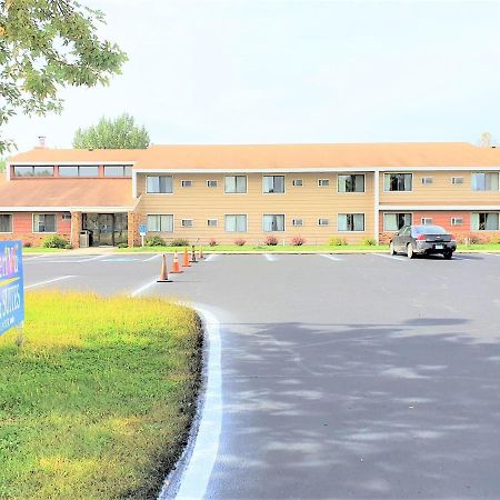 Amerivu Inn & Suites-Avon Exterior photo